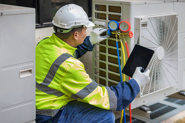 Professional Hvac technician working in Rockbridge, OH